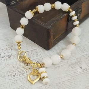 White, gold, glass, agate, heart beaded bracelet